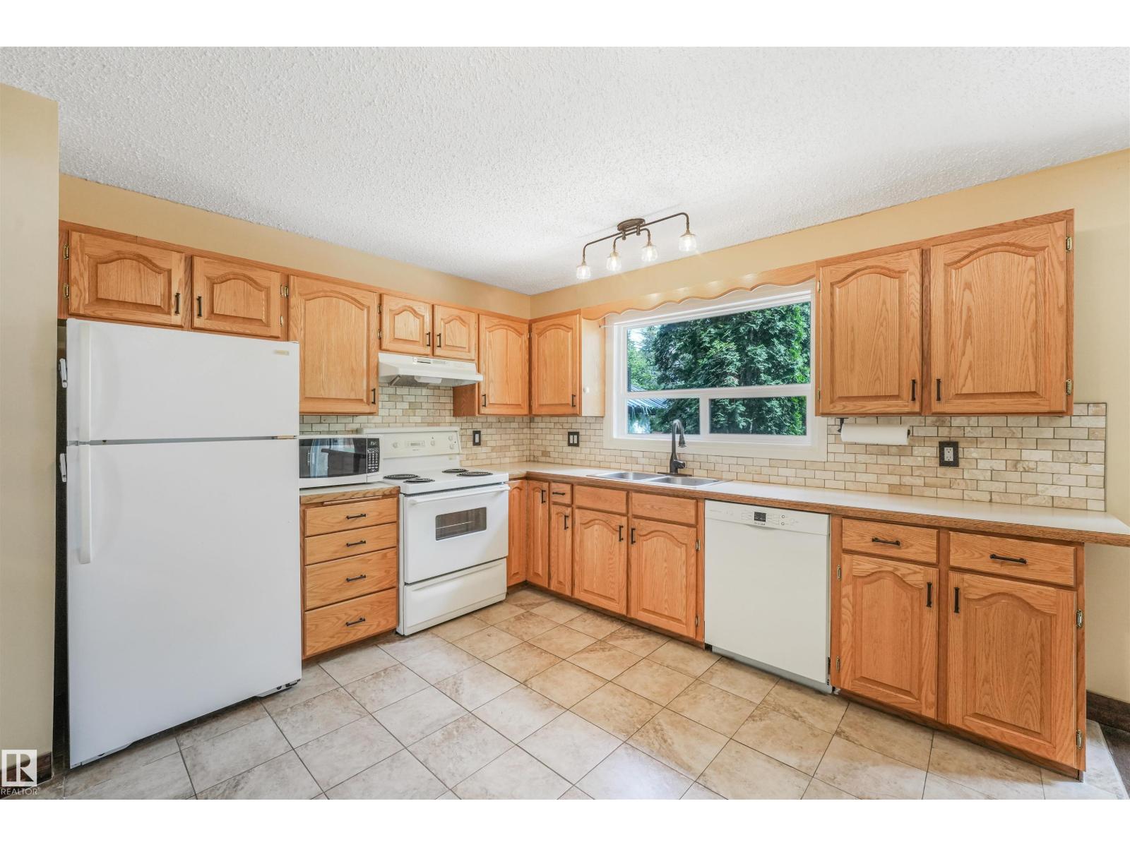 2921 130 AV NW - 9