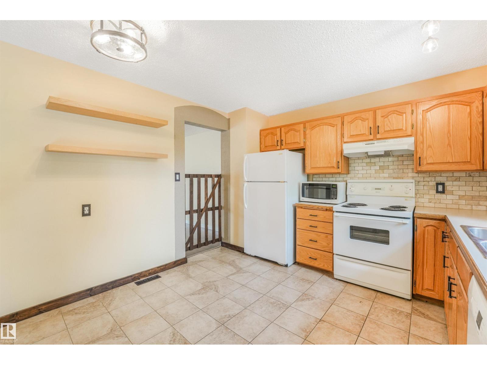 2921 130 AV NW - 10
