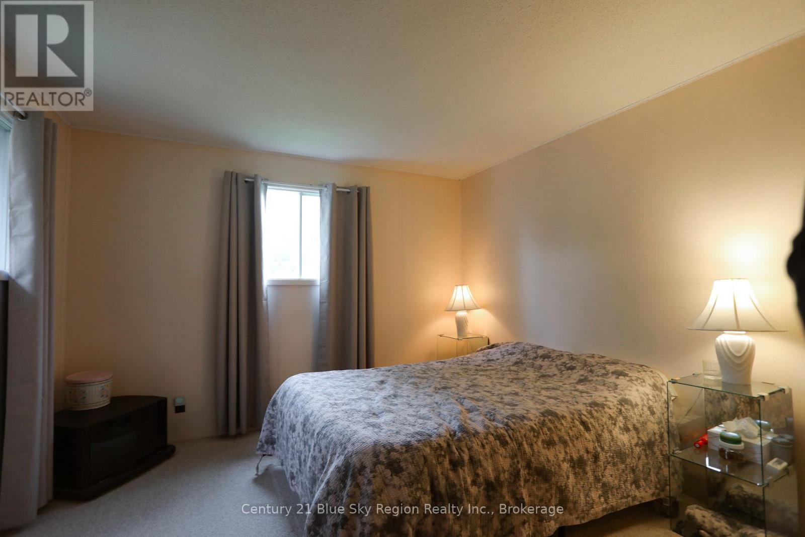 124 KING STREET W - 24