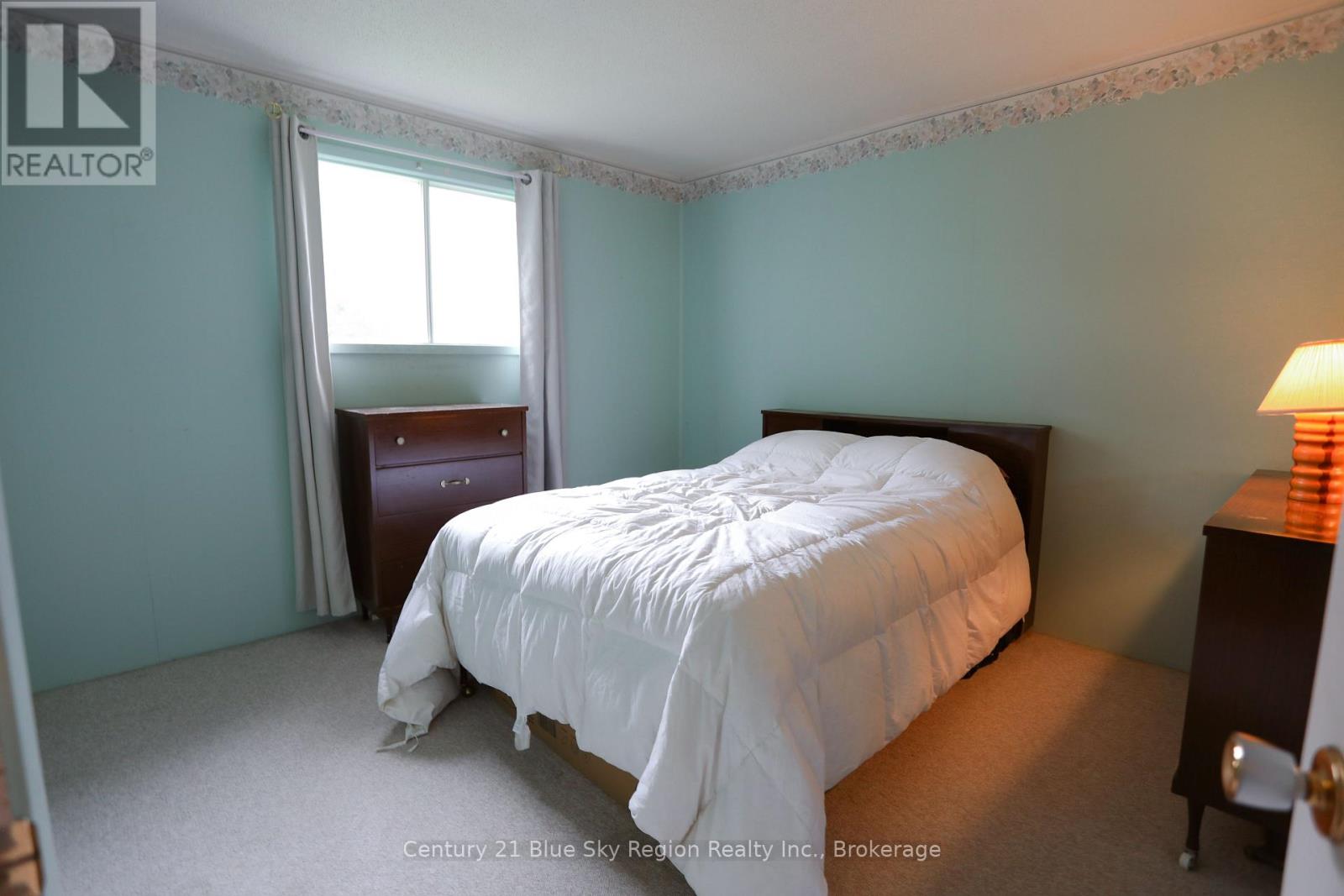 124 KING STREET W - 25