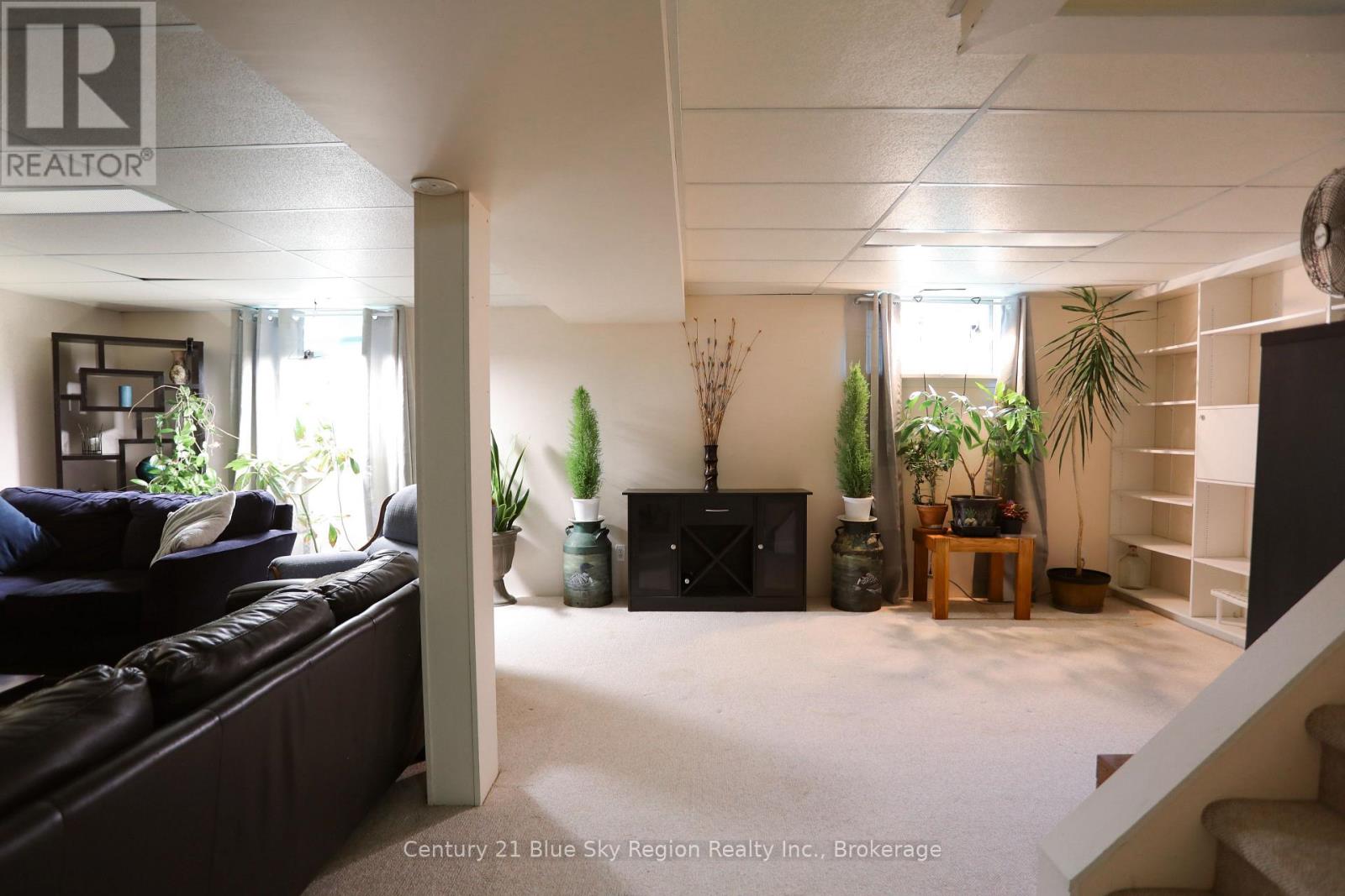 124 KING STREET W - 35