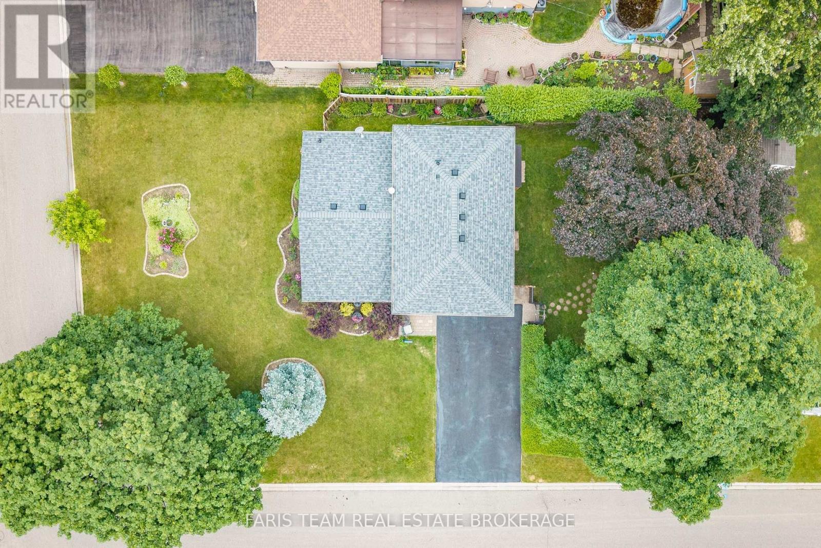 28 BROMLEY CRESCENT - 36