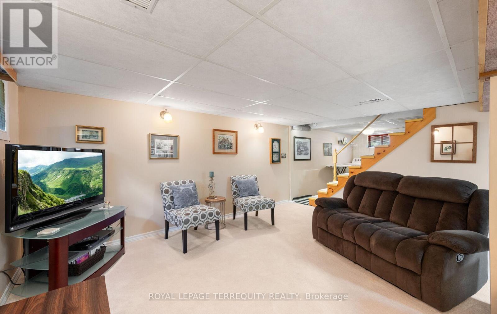 33 ROGERS ROAD - 32