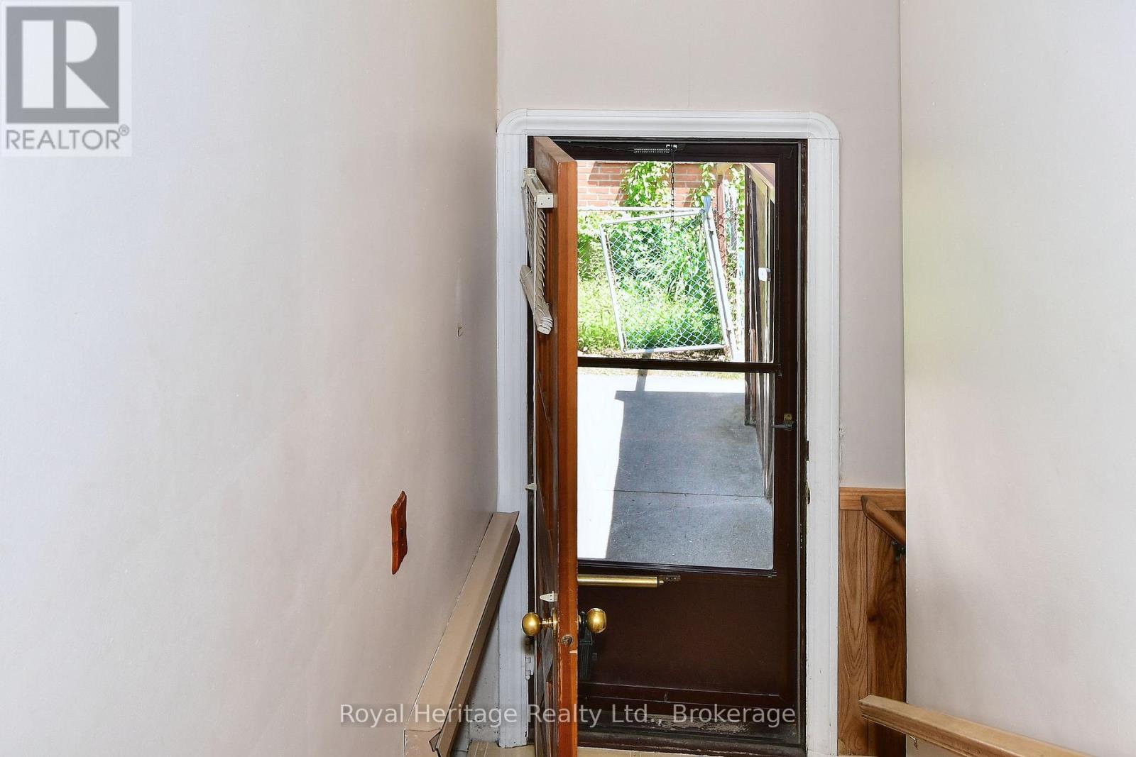 476 KING GEORGE STREET - 14