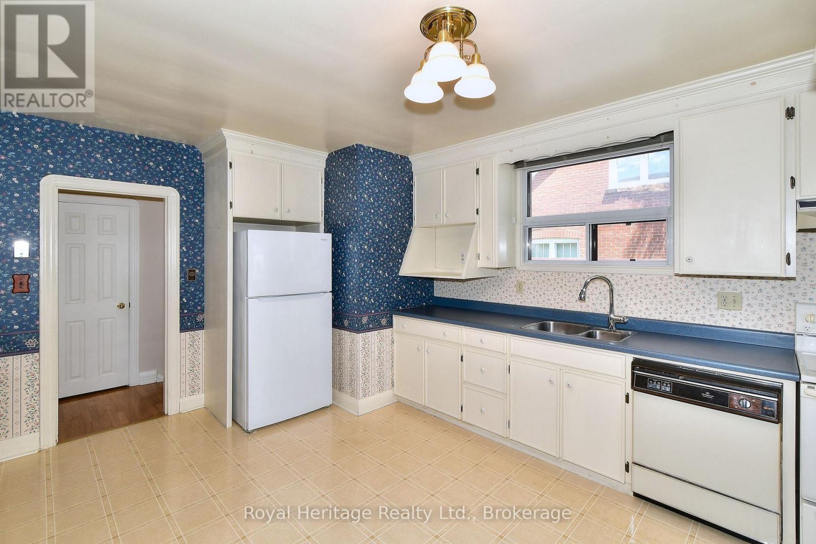 476 KING GEORGE STREET - 3