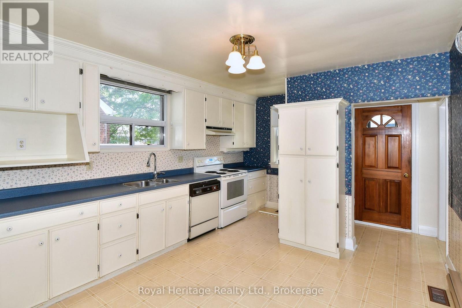 476 KING GEORGE STREET - 4