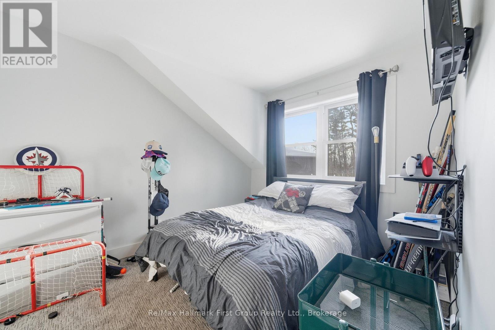 41 FREEMAN DRIVE - 27