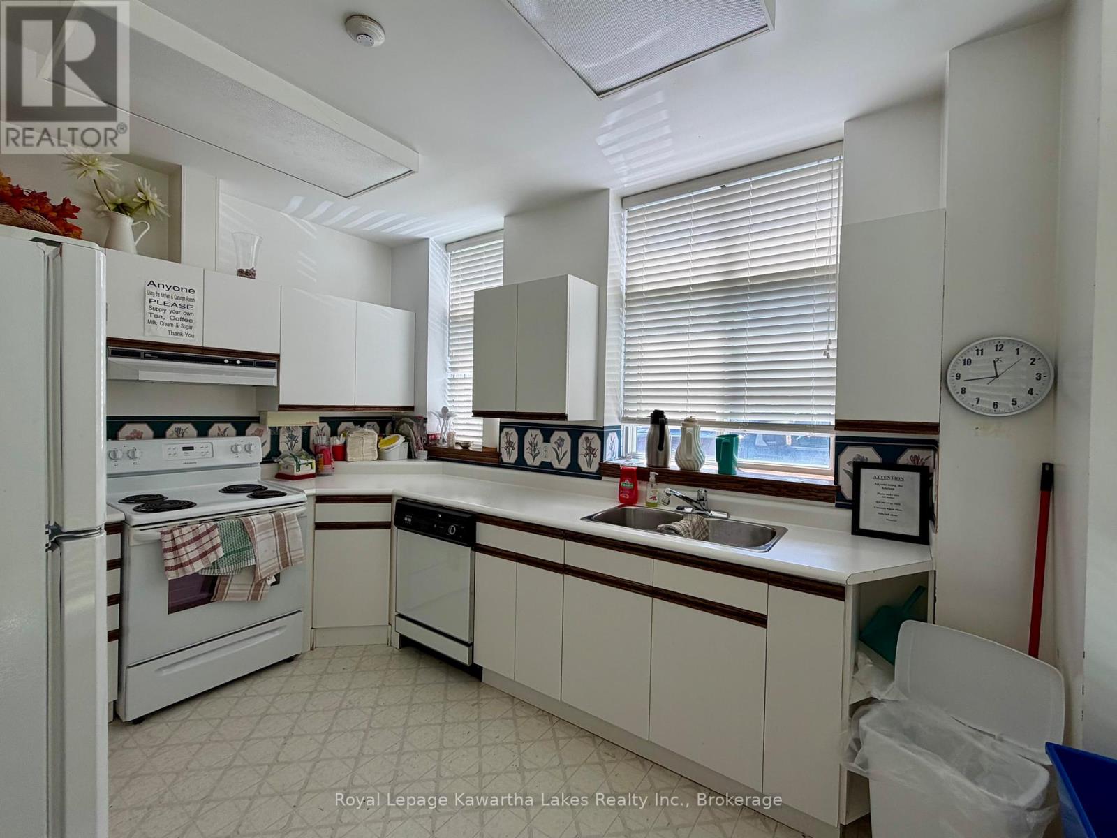 #303 4 HERITAGE WAY - 37