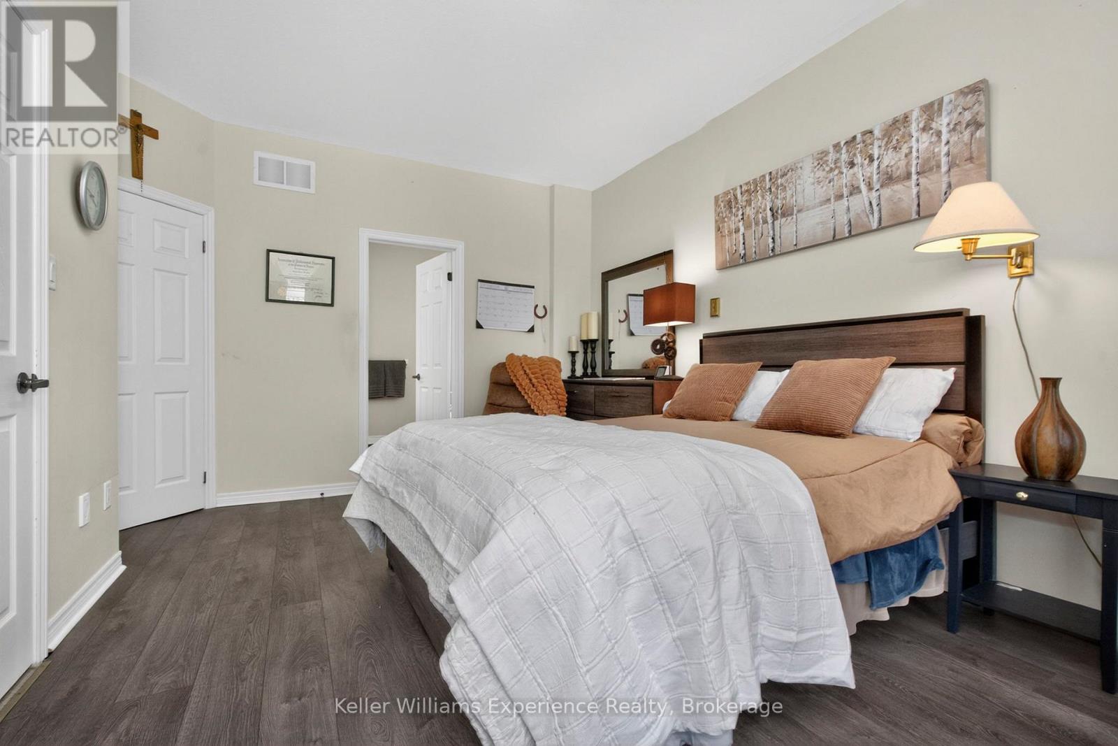 68 RIVERWALK PLACE - 23