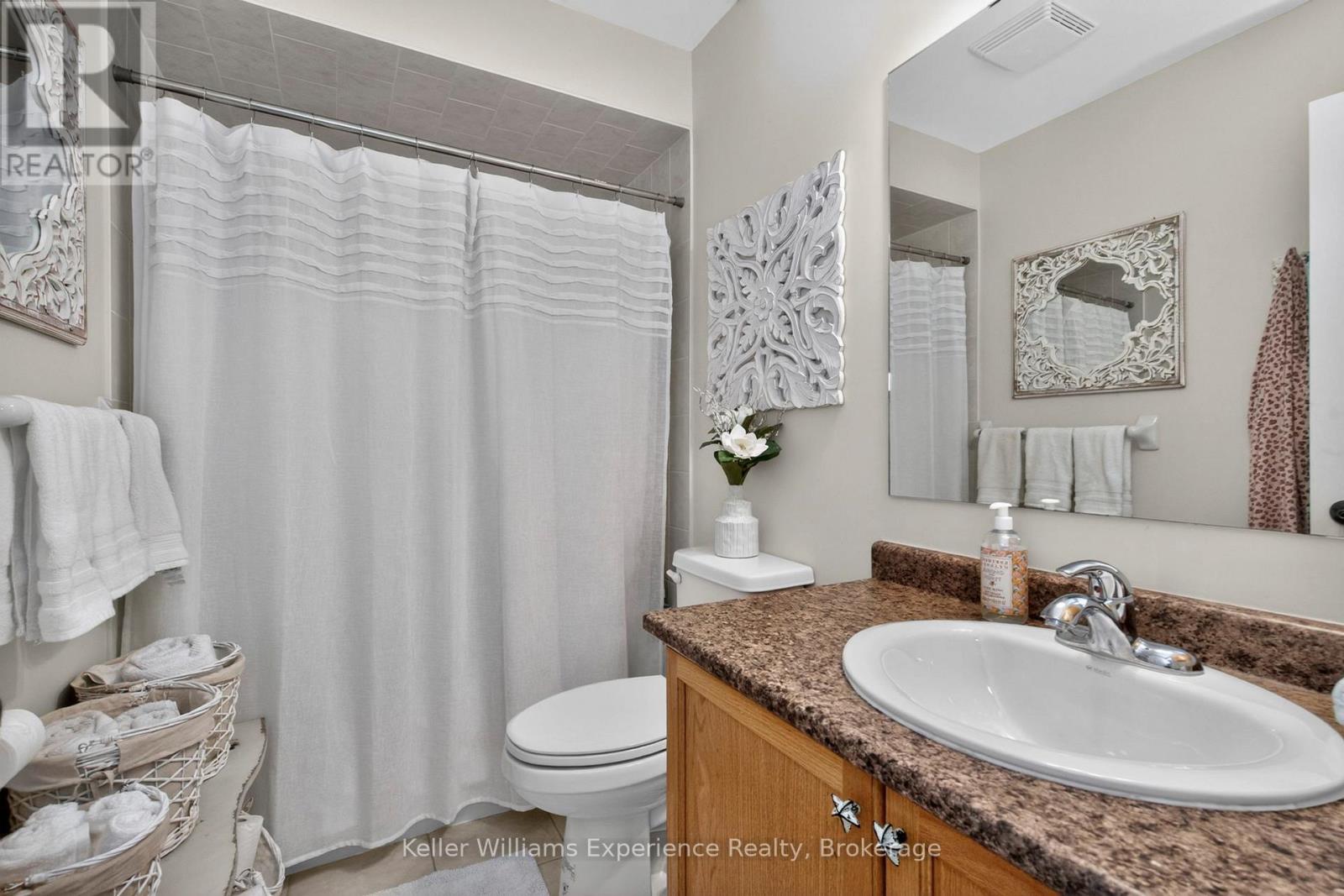 68 RIVERWALK PLACE - 32