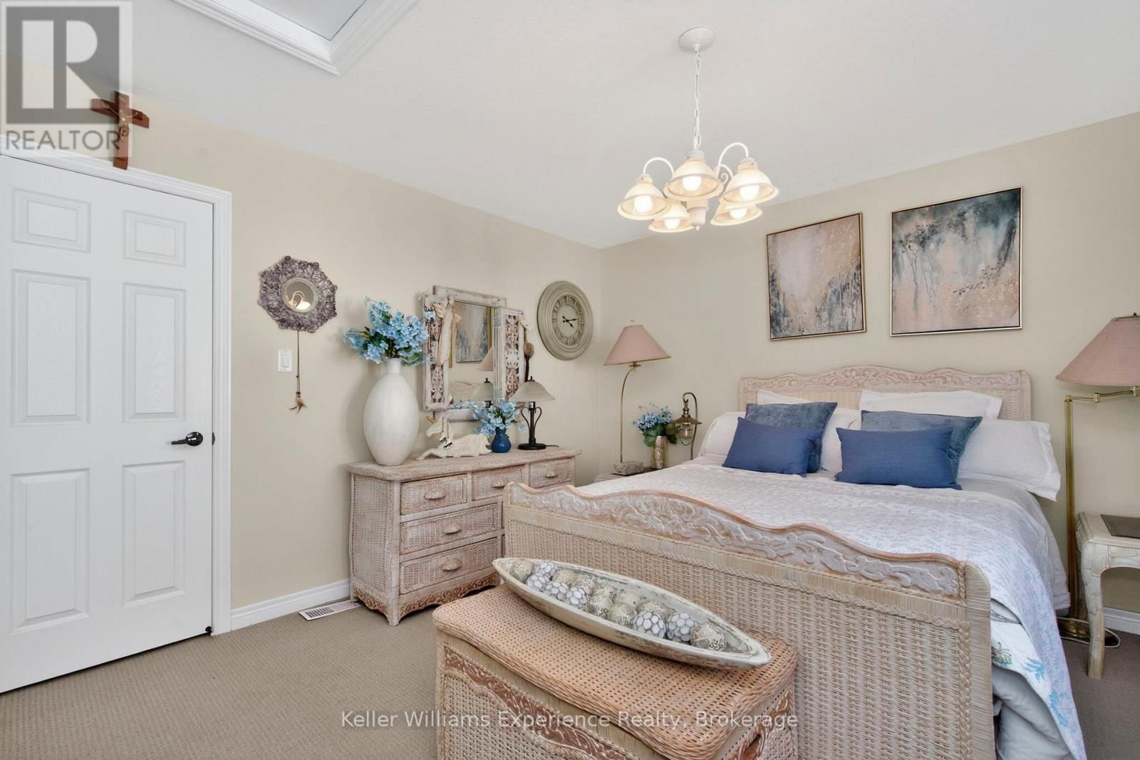 68 RIVERWALK PLACE - 36