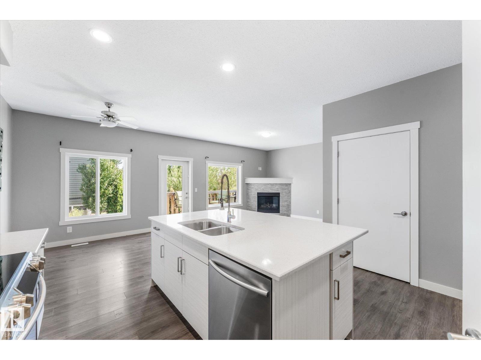 #75 8602 SOUTHFORT BV — photo 13