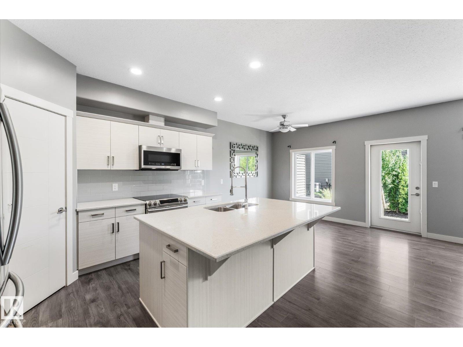 #75 8602 SOUTHFORT BV — photo 14