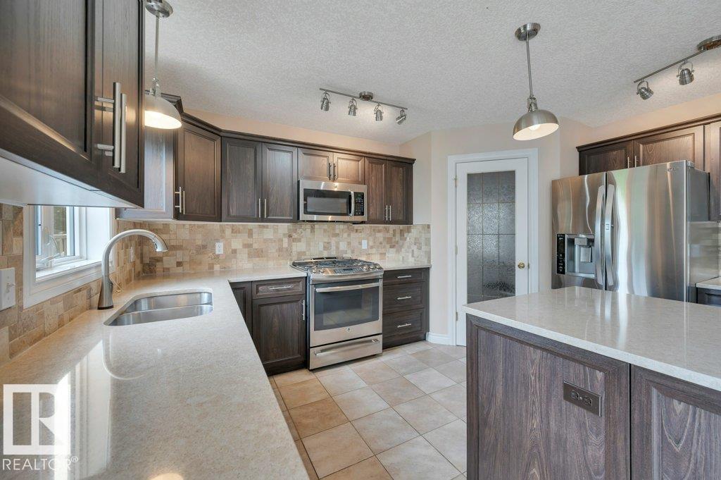 33 Chatwin RD — photo 12