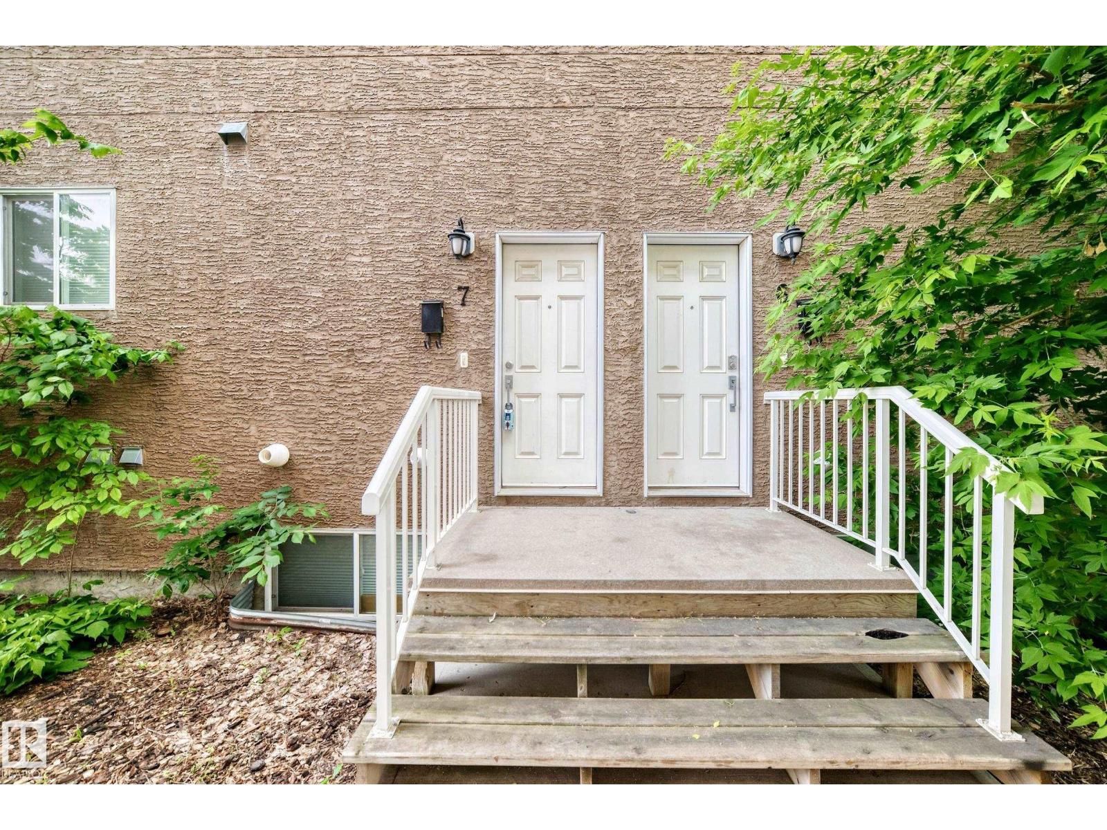 #7 11913 103 ST NW - photo 2