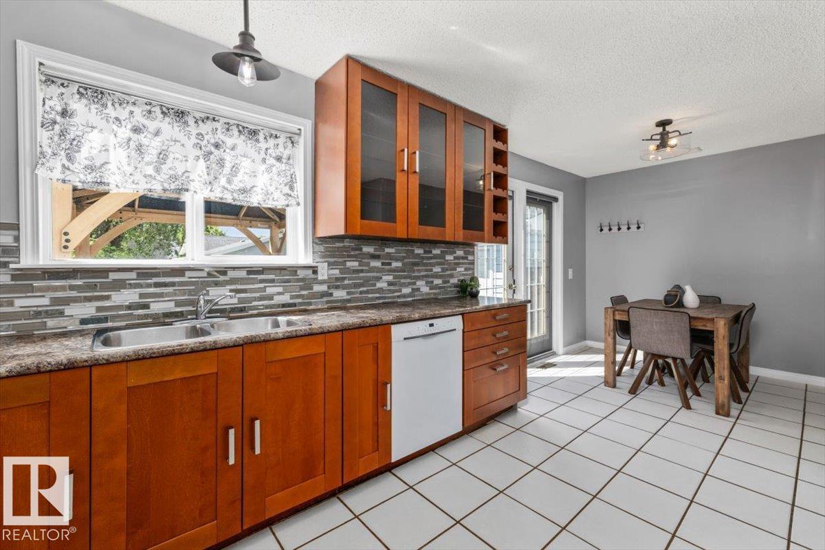5807 52 AV — photo 10