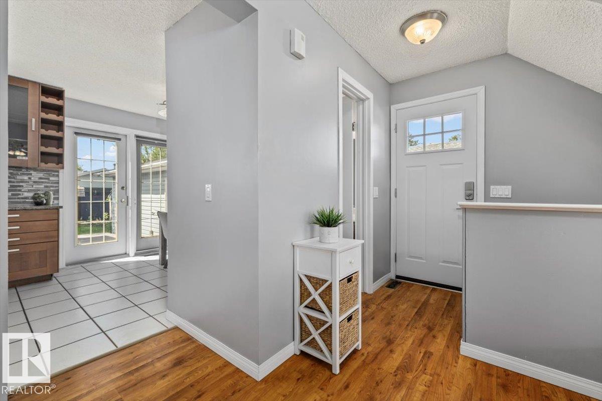5807 52 AV — photo 13