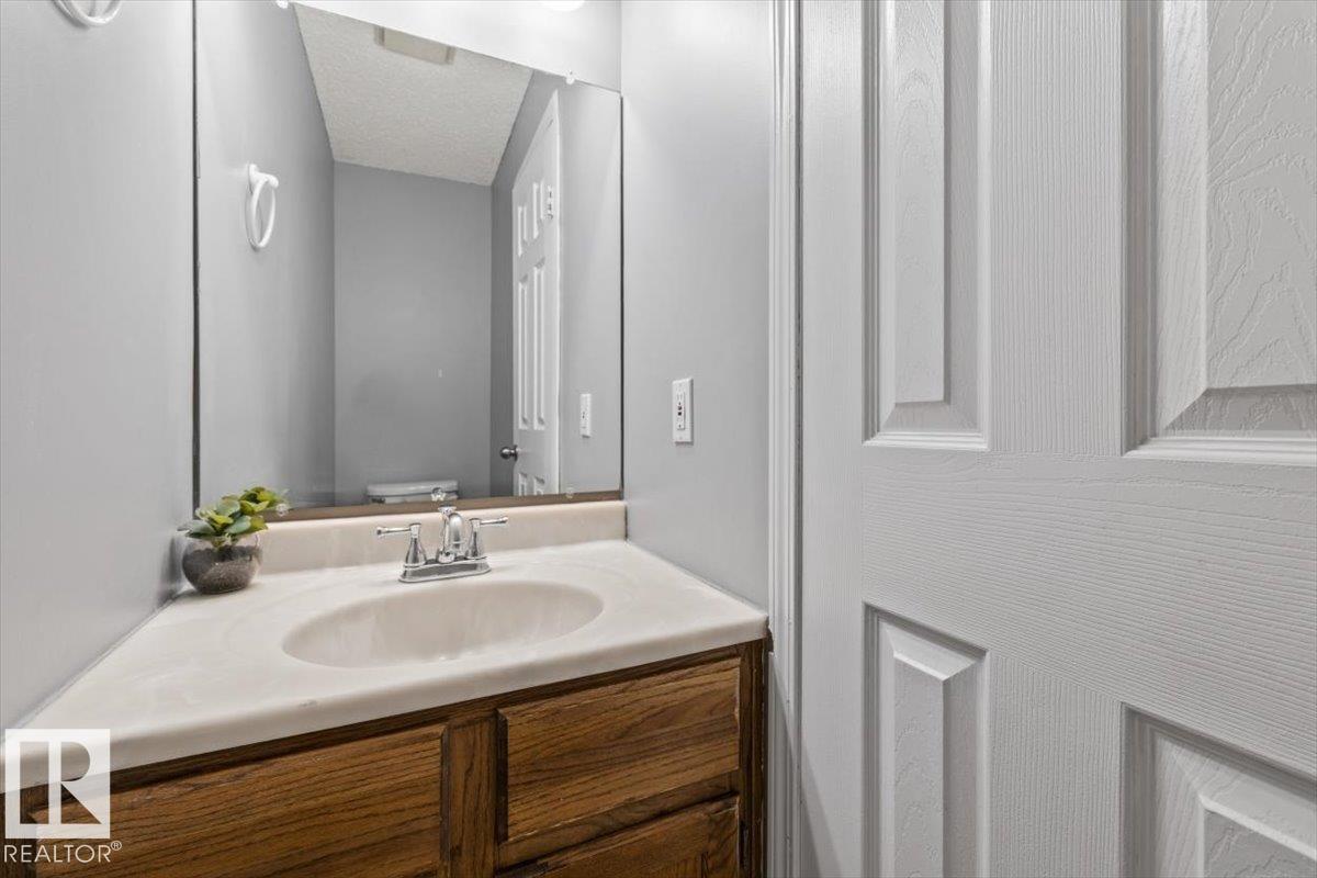 5807 52 AV — photo 14