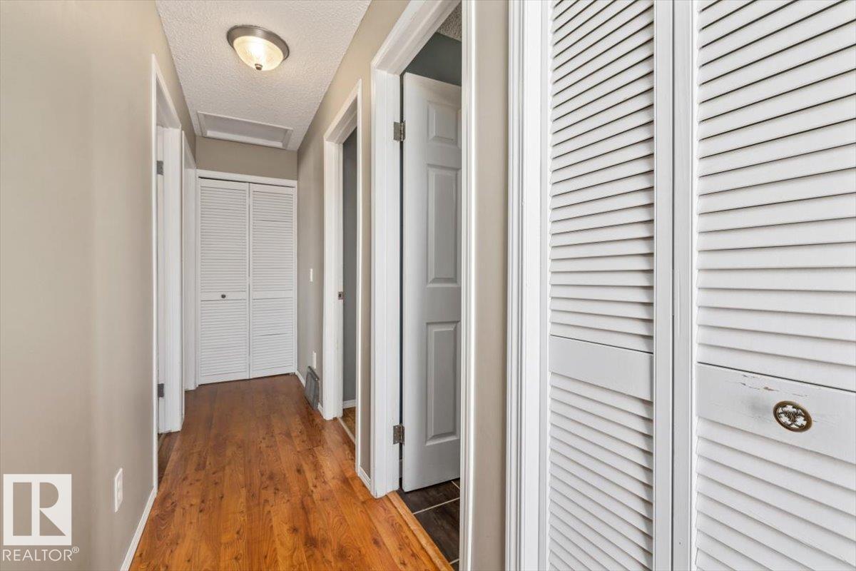 5807 52 AV — photo 15