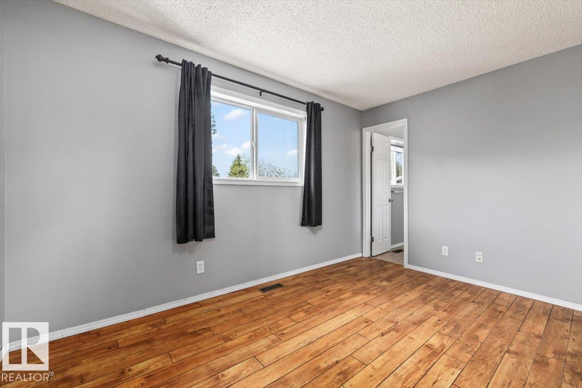 5807 52 AV — photo 16