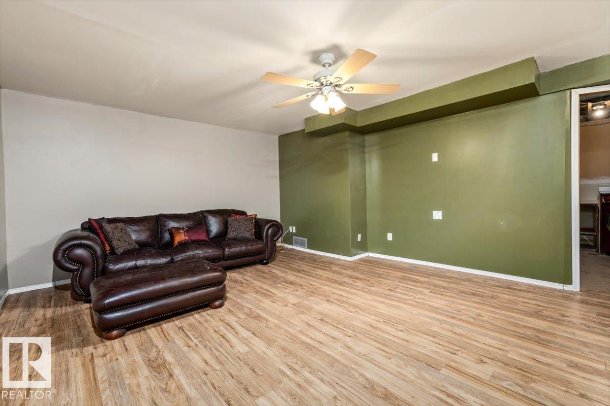 5807 52 AV — photo 23