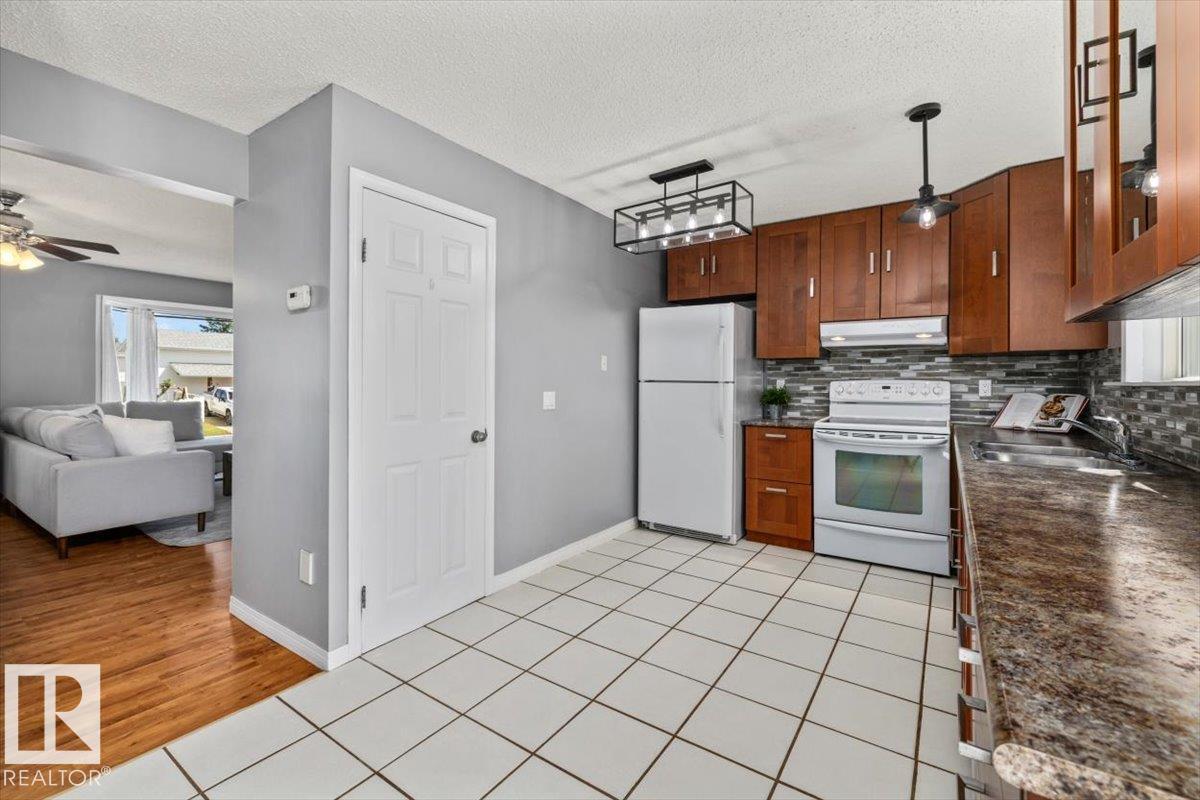 5807 52 AV — photo 9
