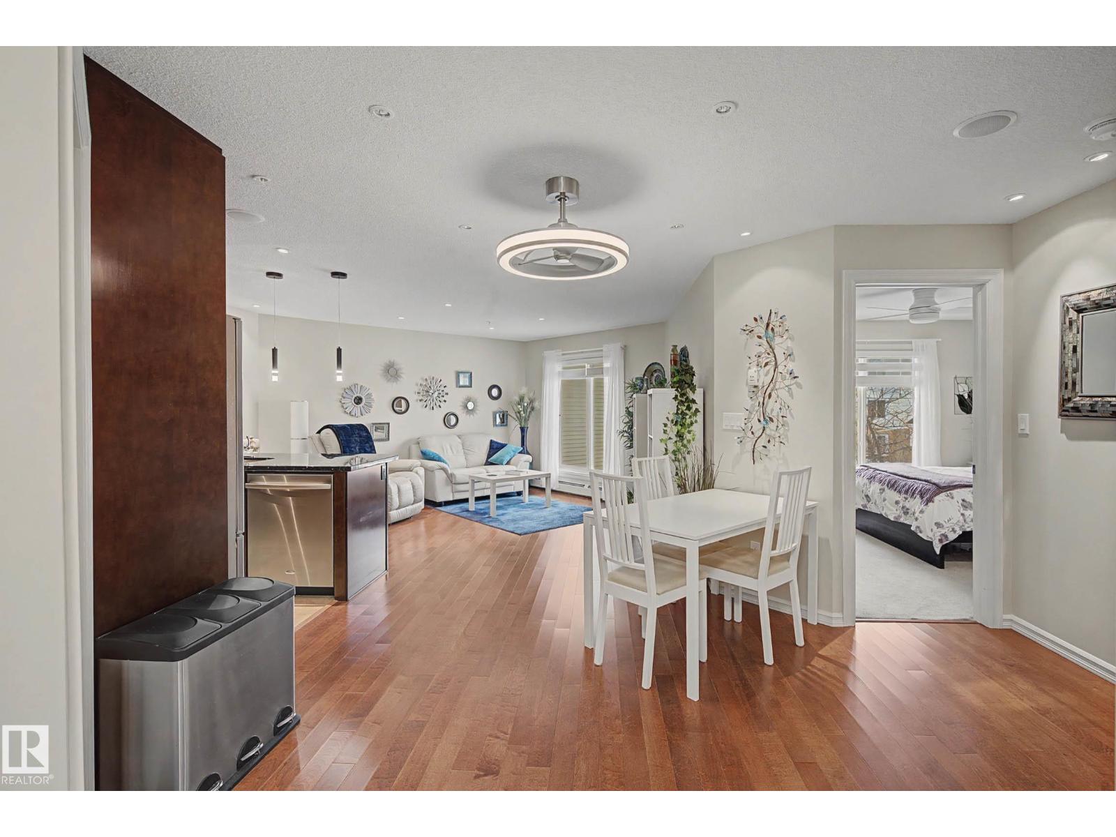 #210 2204 44 AV NW - 5
