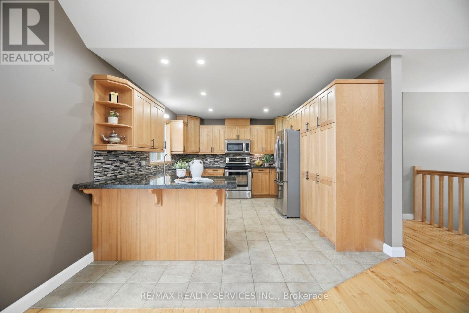 386113 20 SIDE ROAD - 13