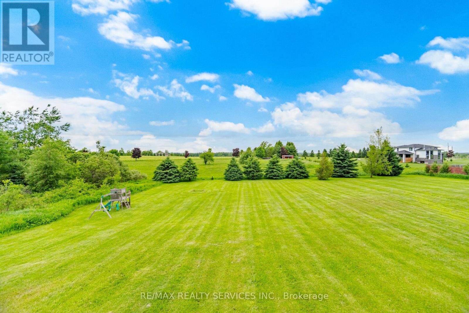 386113 20 SIDE ROAD - 24