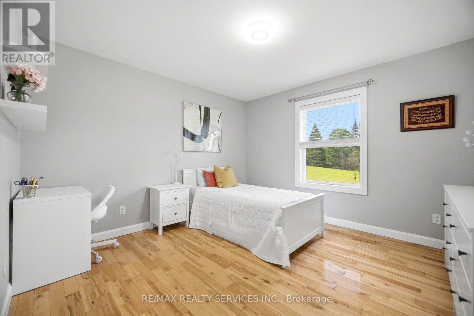 386113 20 SIDE ROAD - 26