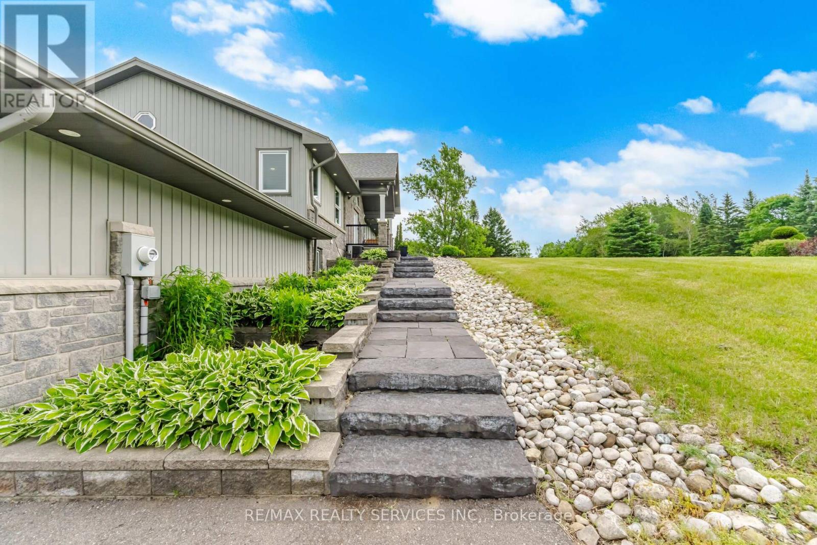 386113 20 SIDE ROAD - 48