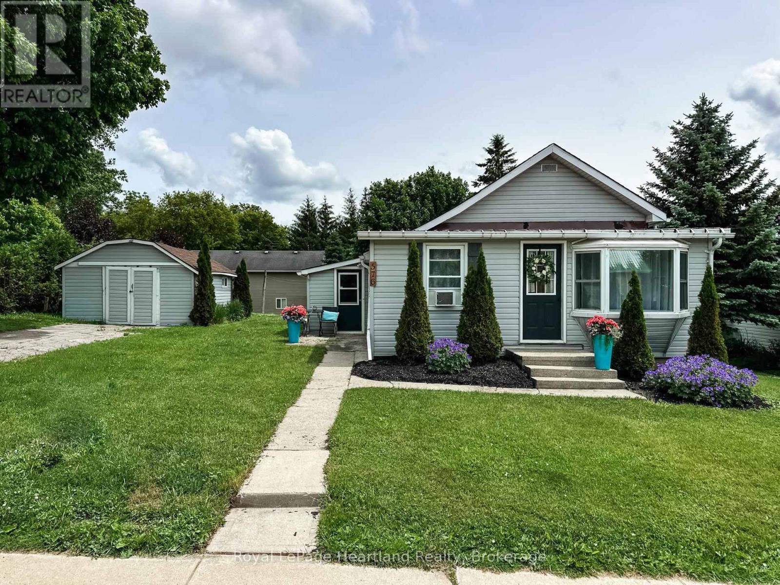 576 QUEEN STREET - 1