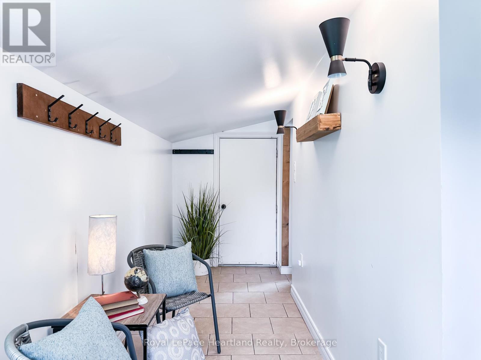 576 QUEEN STREET - 27
