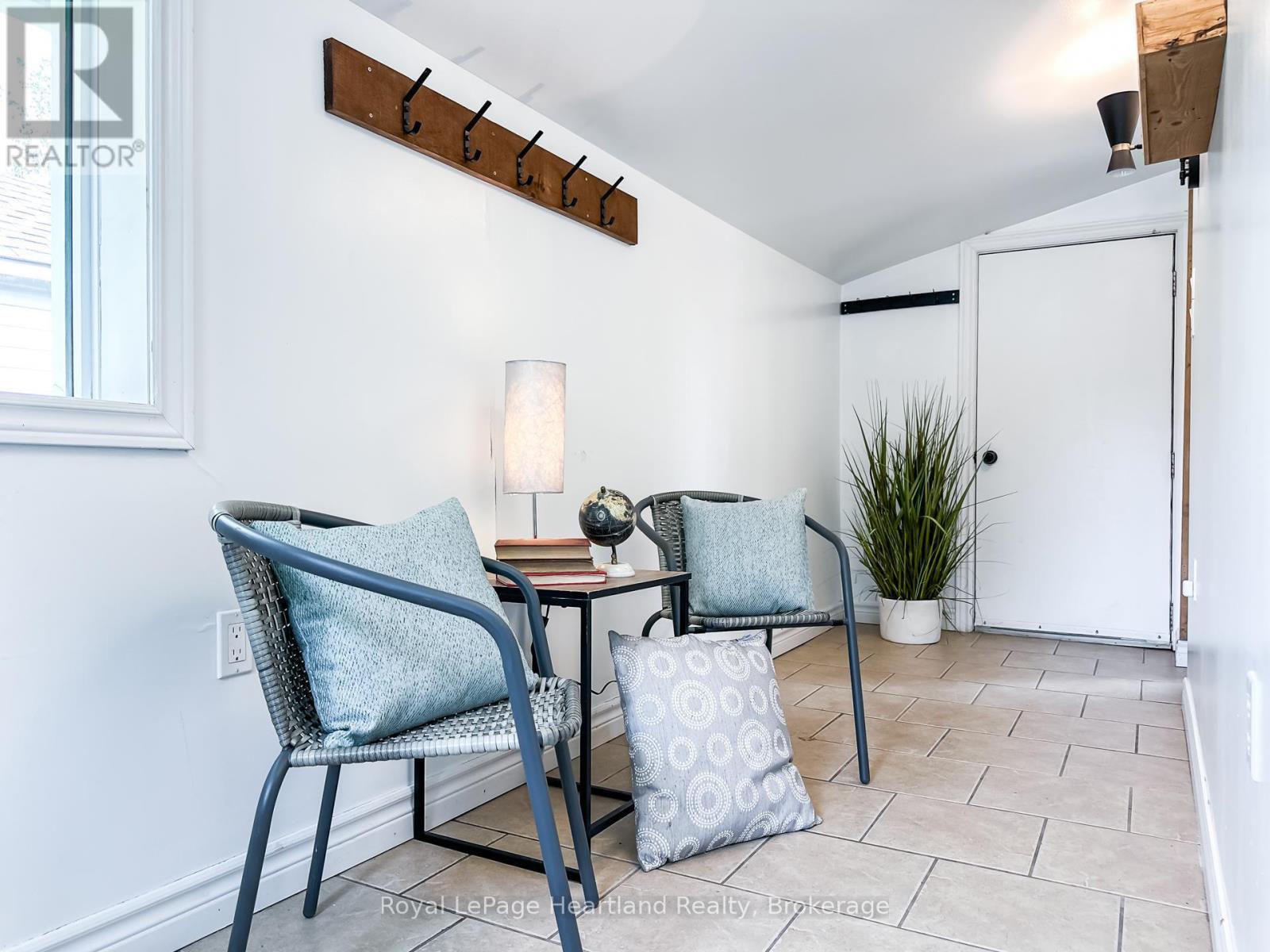 576 QUEEN STREET - 29