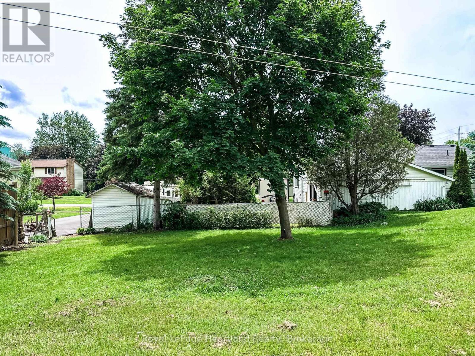 576 QUEEN STREET - 34
