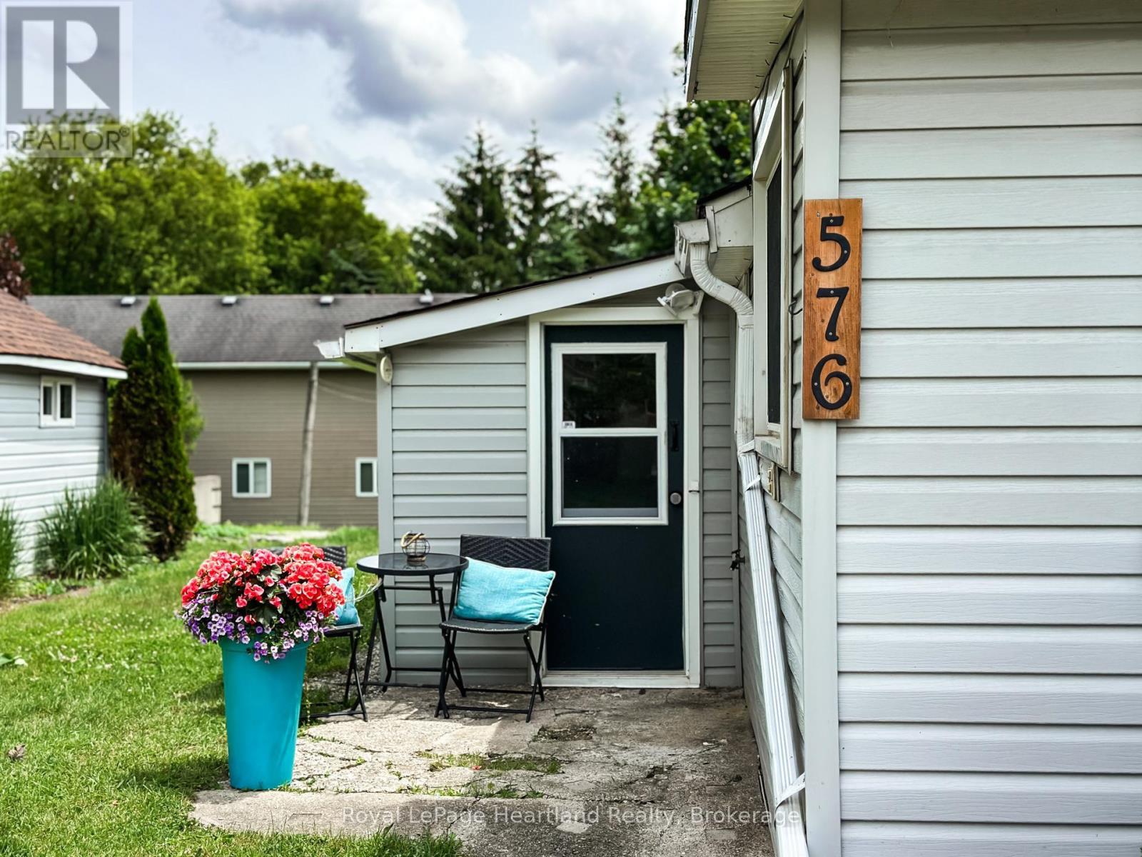 576 QUEEN STREET - 39