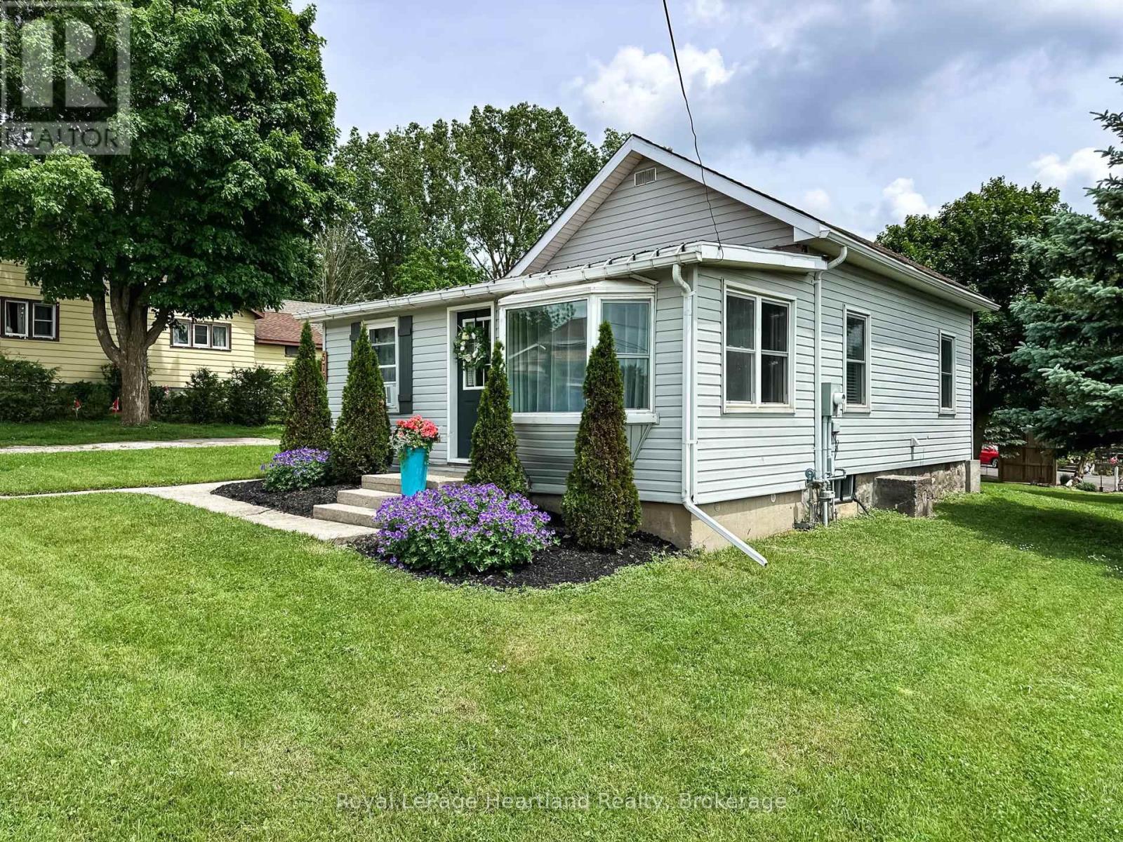 576 QUEEN STREET - 42