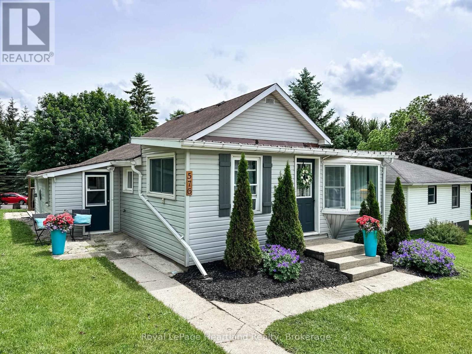 576 QUEEN STREET - 44