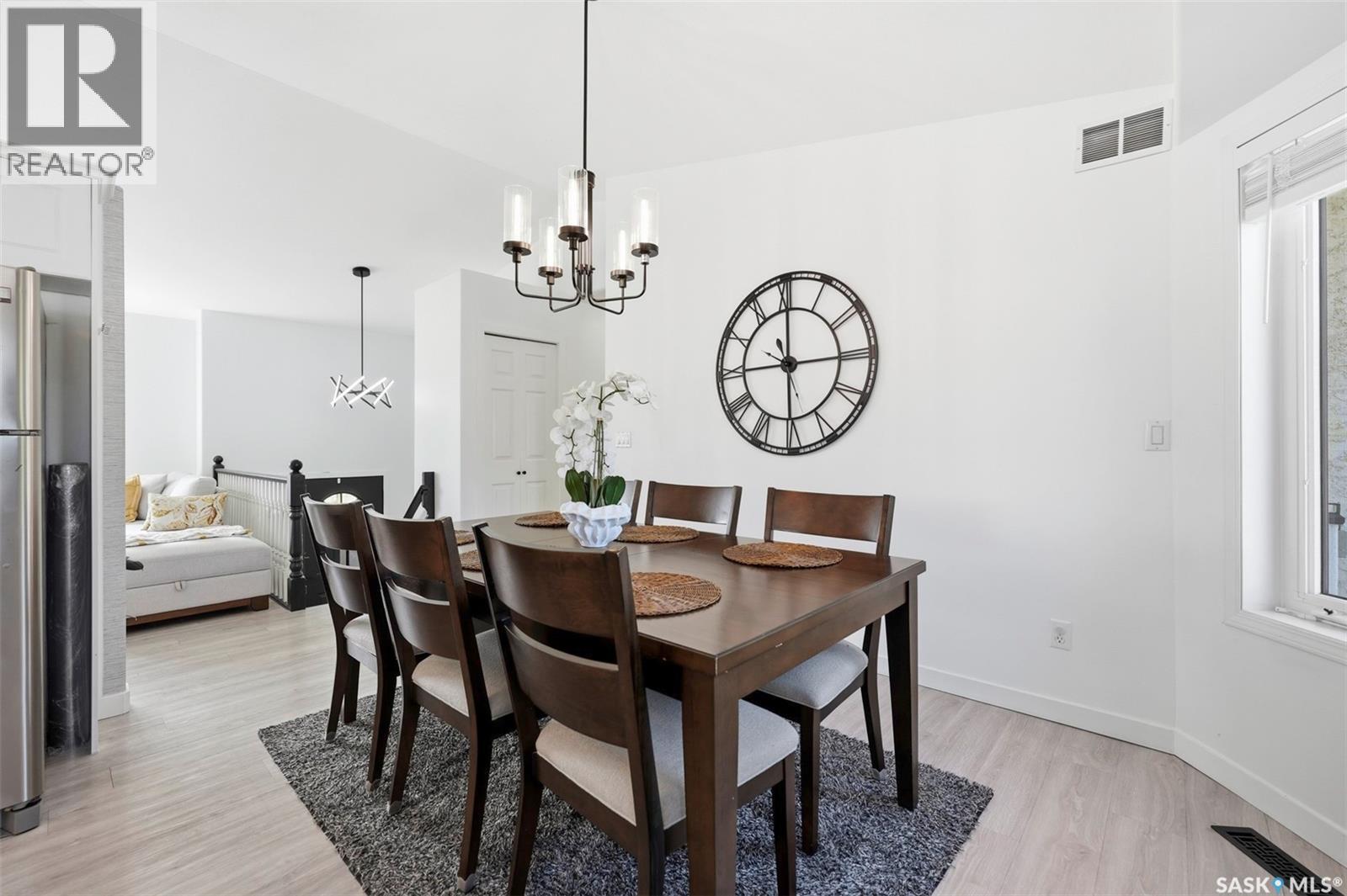 207 Sumner CRESCENT — photo 10
