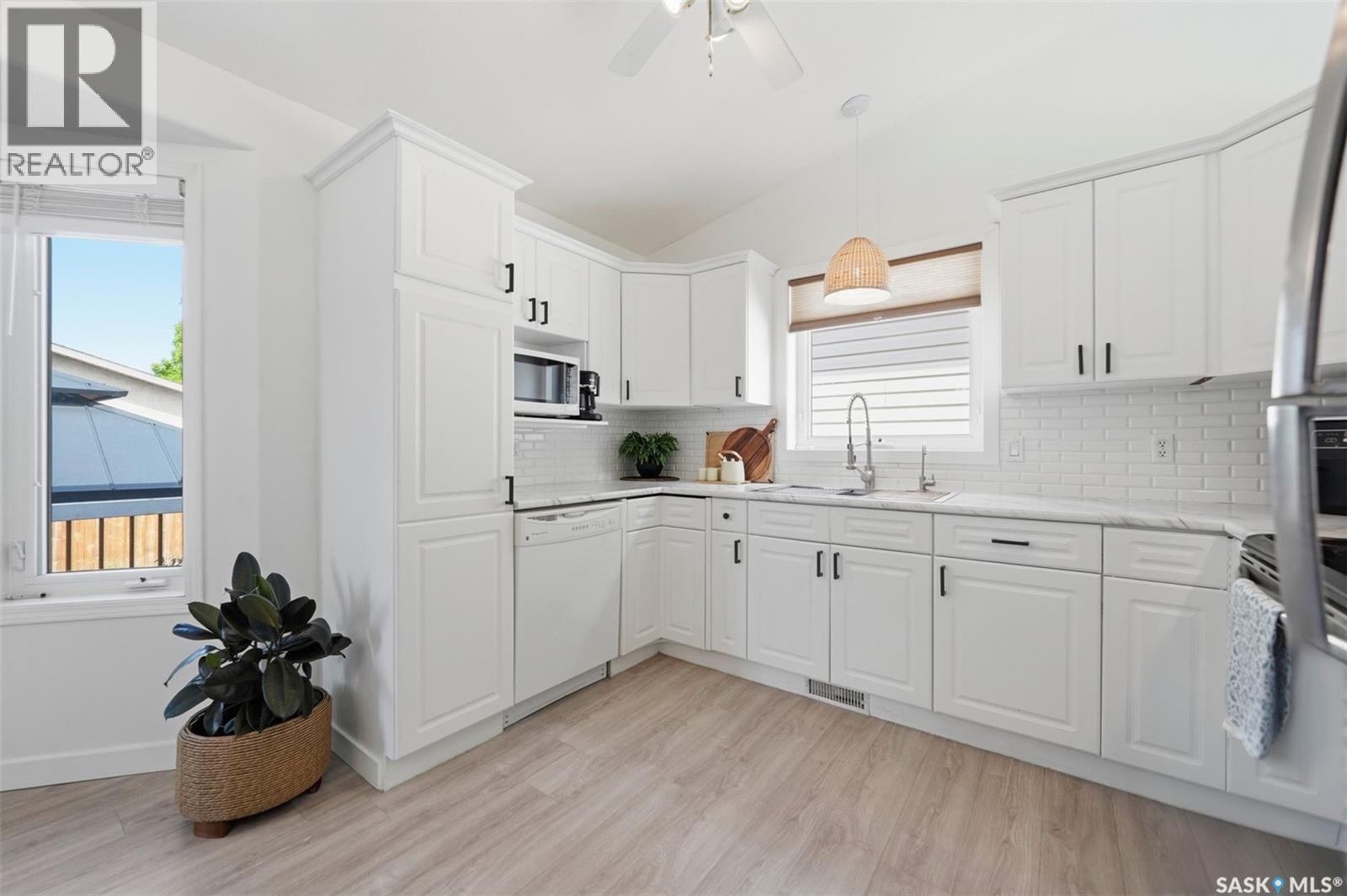 207 Sumner CRESCENT — photo 13
