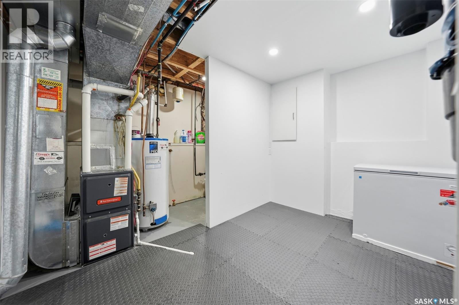 207 Sumner CRESCENT — photo 30