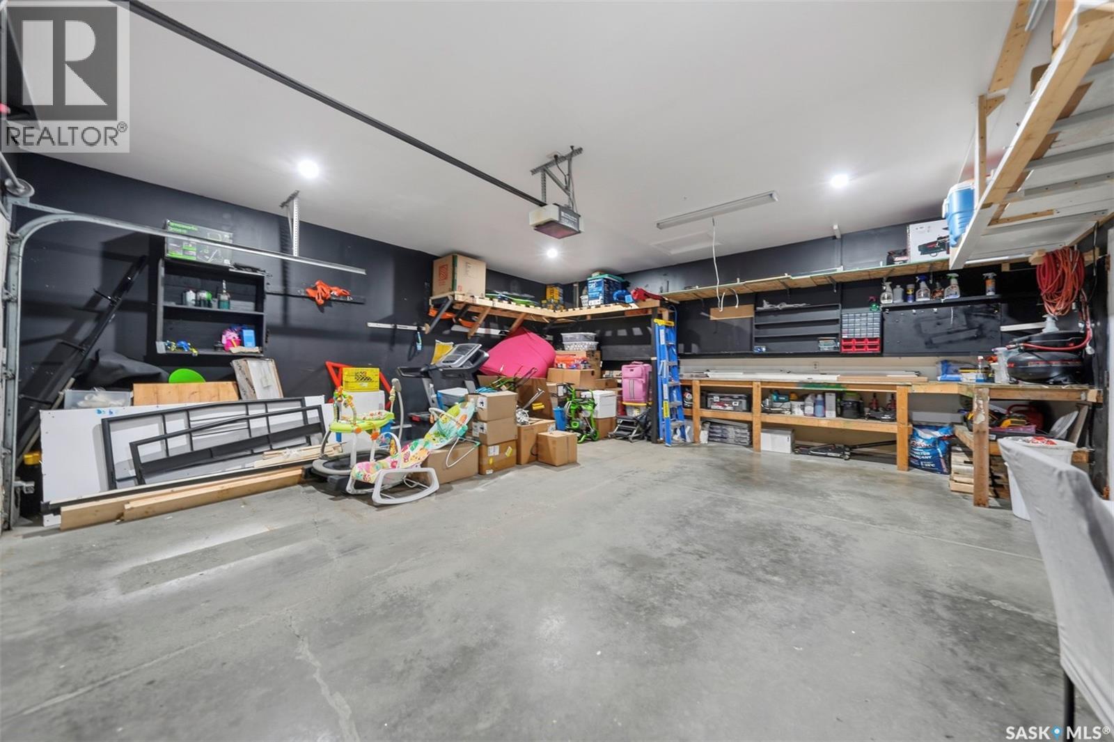 207 Sumner CRESCENT — photo 32