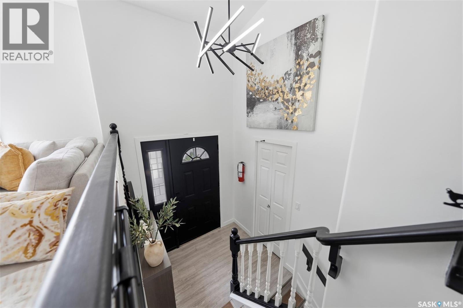 207 Sumner CRESCENT - photo 4