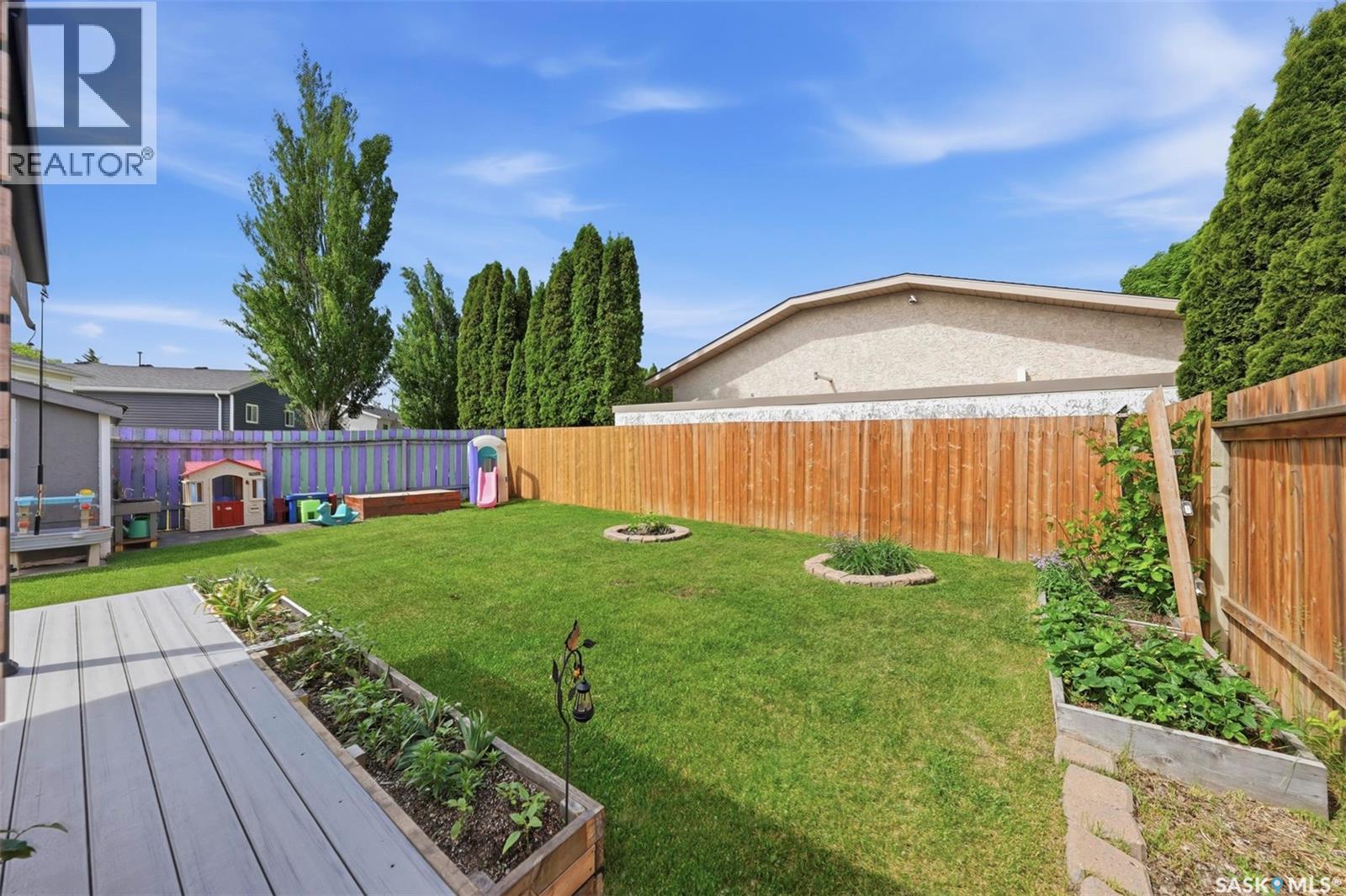 207 Sumner CRESCENT — photo 40