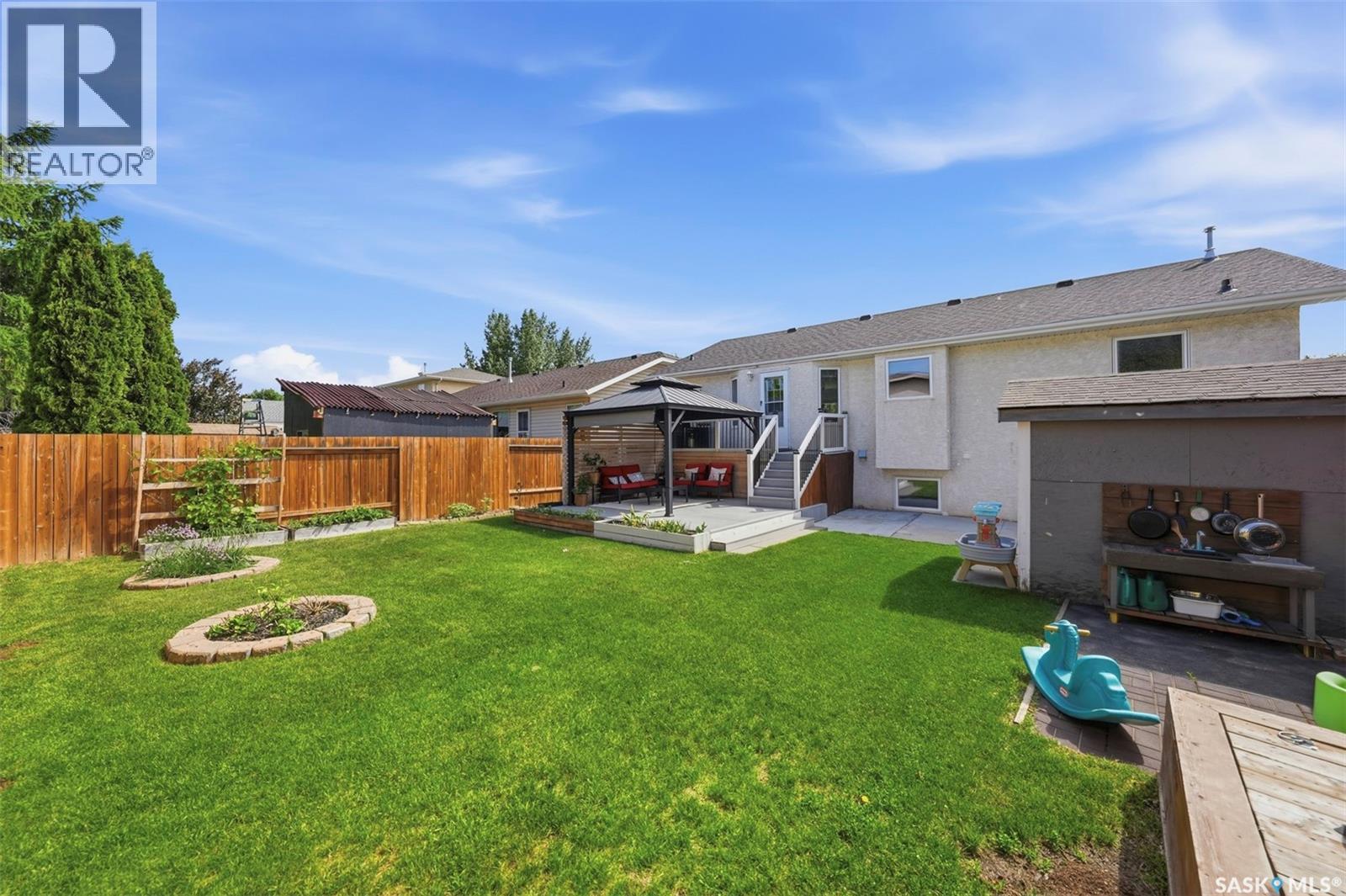 207 Sumner CRESCENT — photo 41