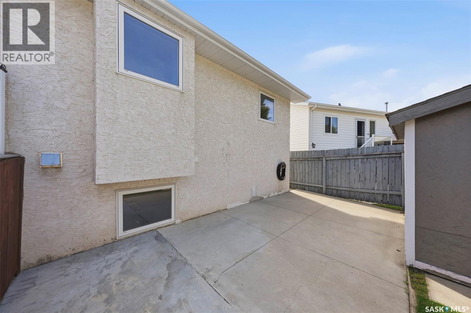 207 Sumner CRESCENT — photo 42