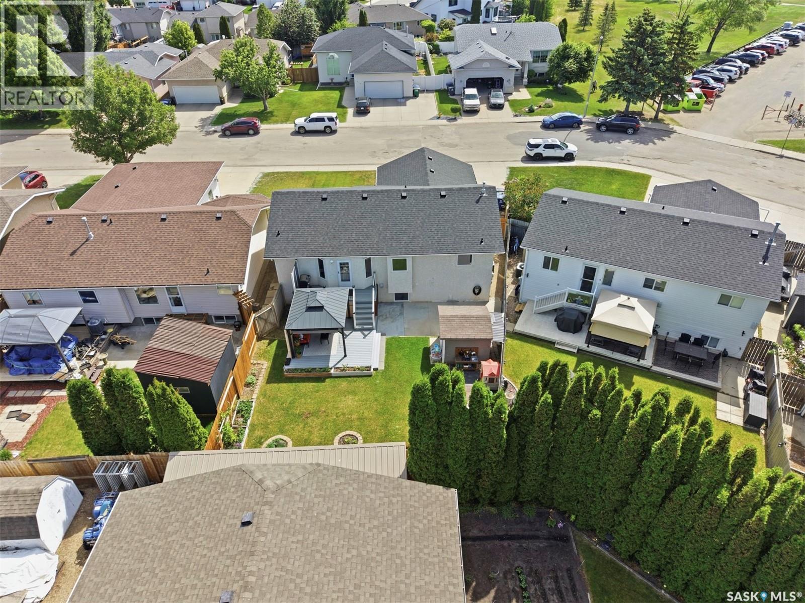 207 Sumner CRESCENT — photo 44