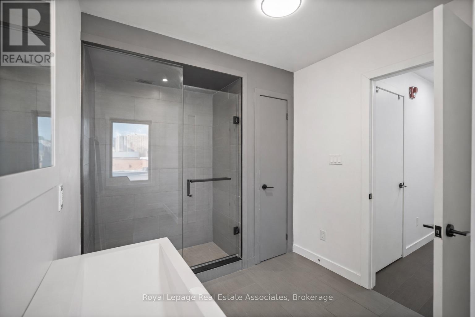 #40 2059 WESTON ROAD - 29