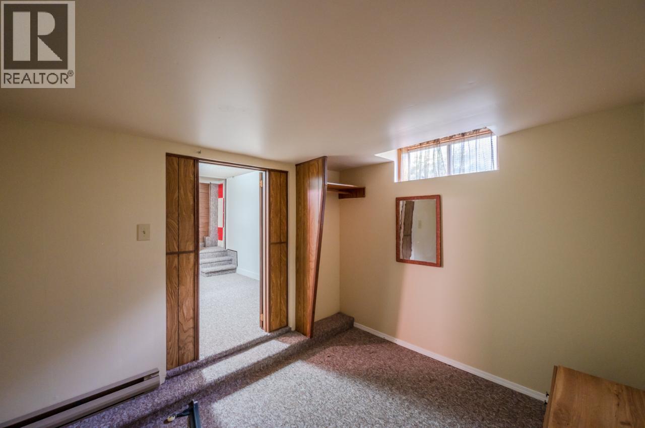 6528 Main Street, Oliver
