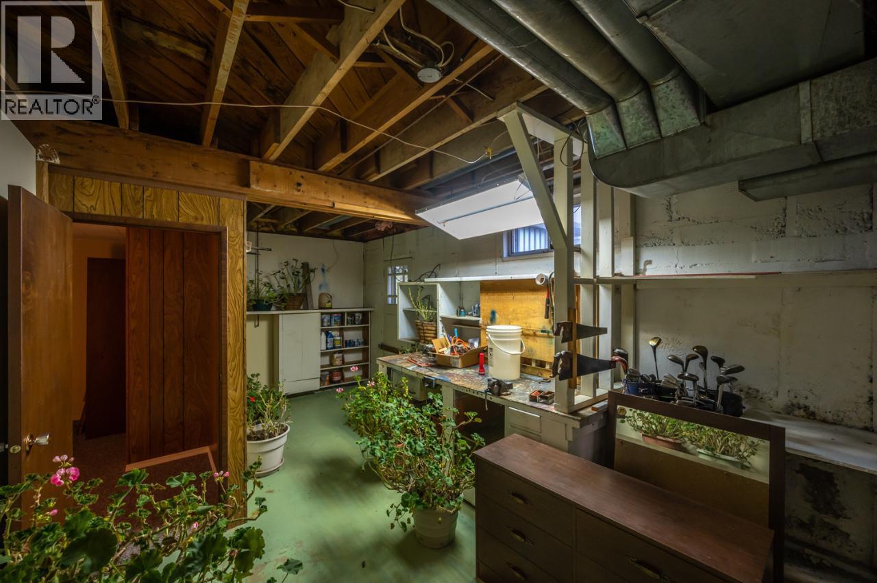 6528 Main Street, Oliver